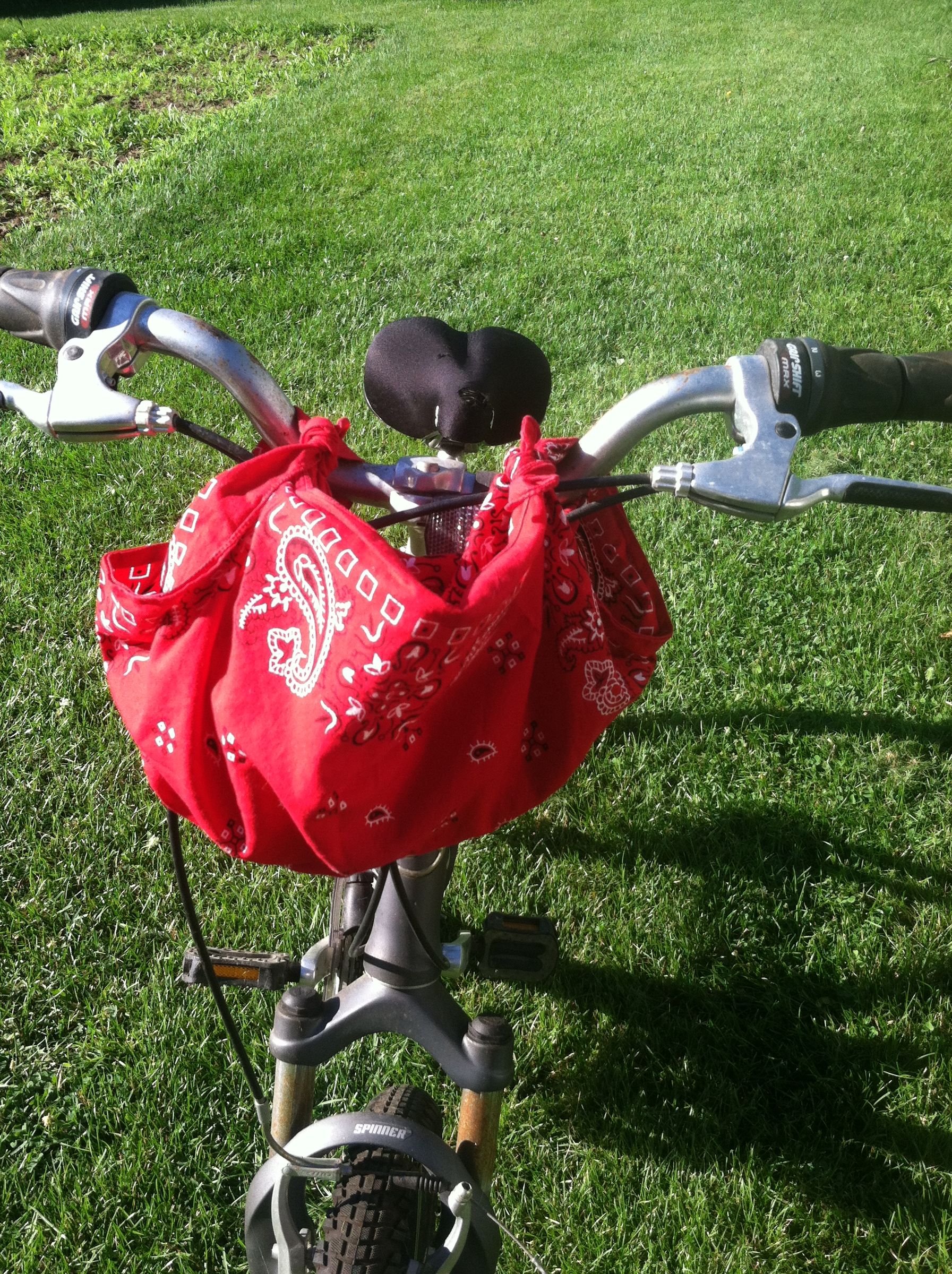 Practical Furoshiki: Using a Bandanna As a Bike Handlebar Carrier