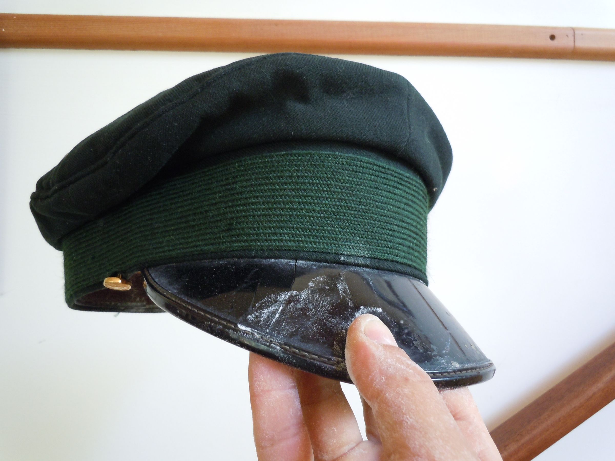 Nontoxic DIY Dry Cleaning DeStink Musty Fabric With Baking Soda 6