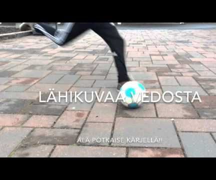 Kuinka Potkaisen Palloa