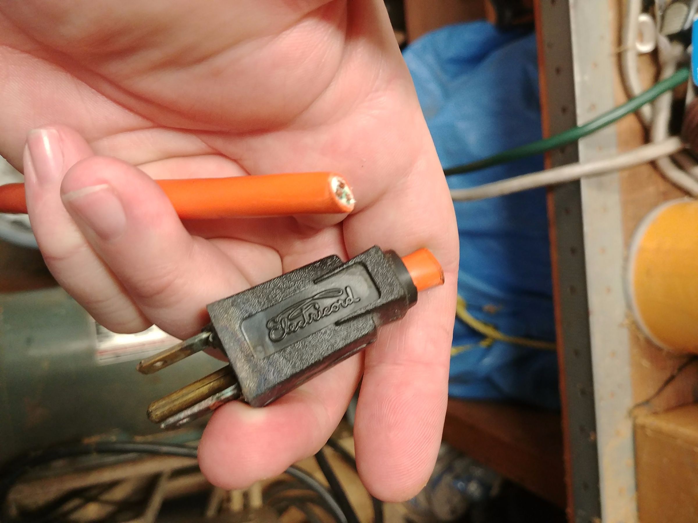 Replace Outlets and Extension Cord Plug 11 Steps (with Pictures) Instructables