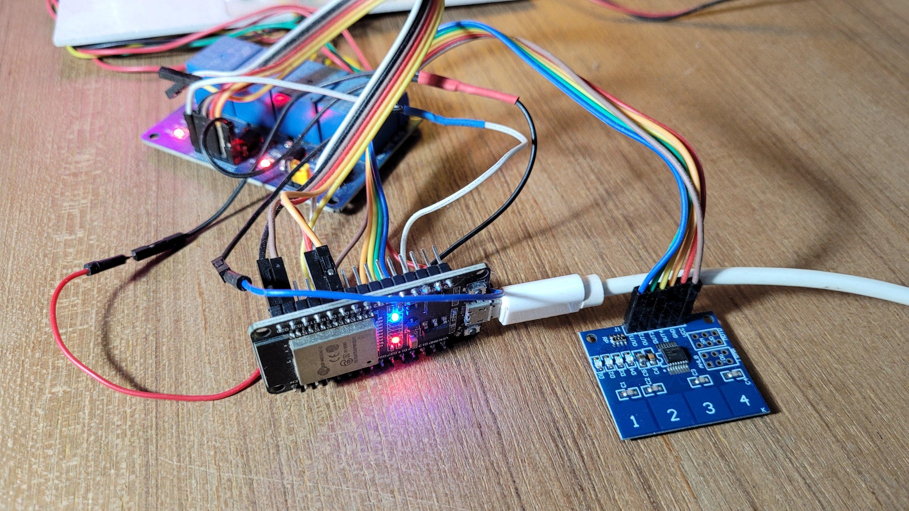 ESP32 Capacitive Touch Sensor Switch to Control Relays With TTP223