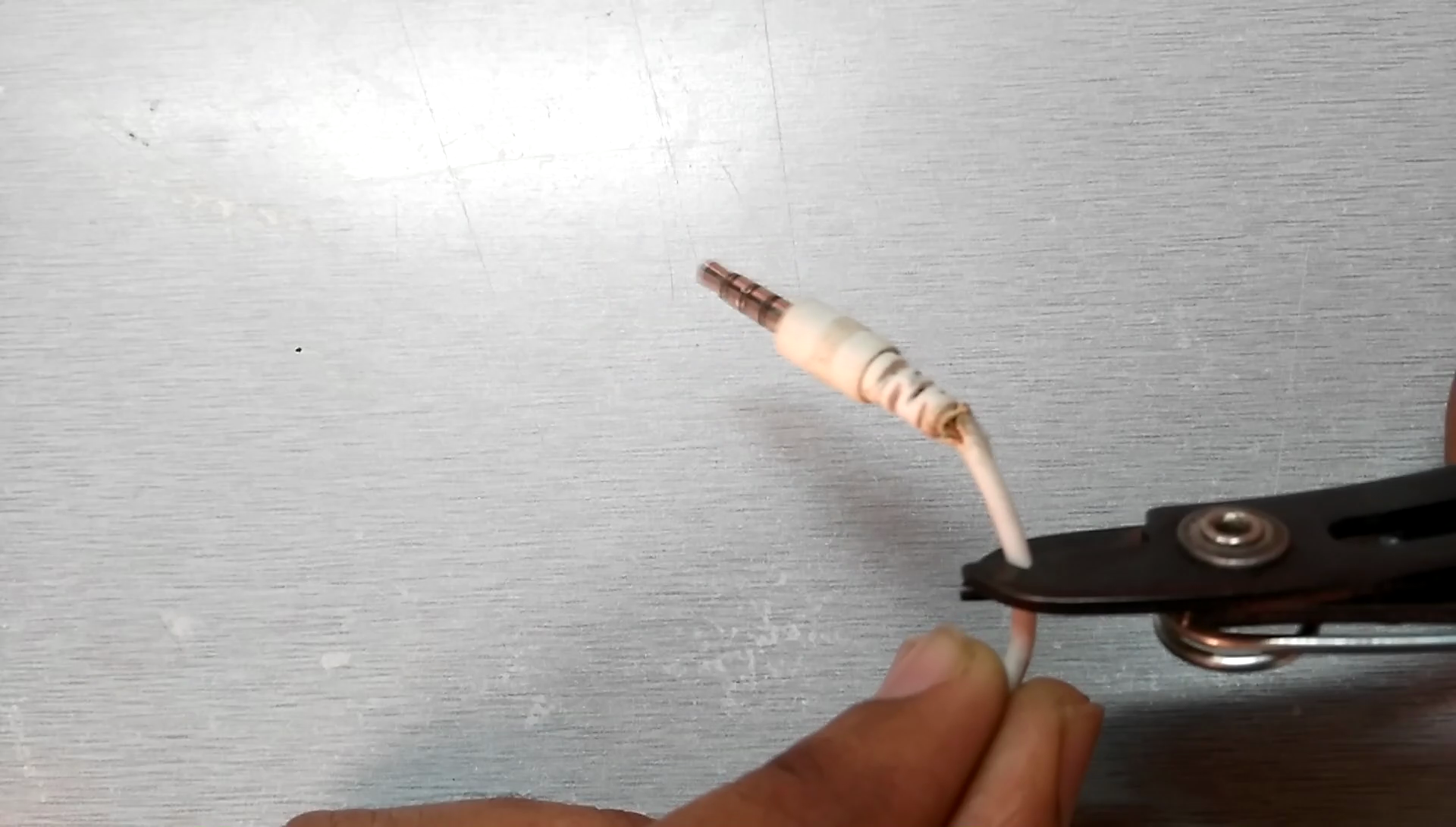 How to Fix Broken Headphone Jack ! : 8 Steps (with Pictures