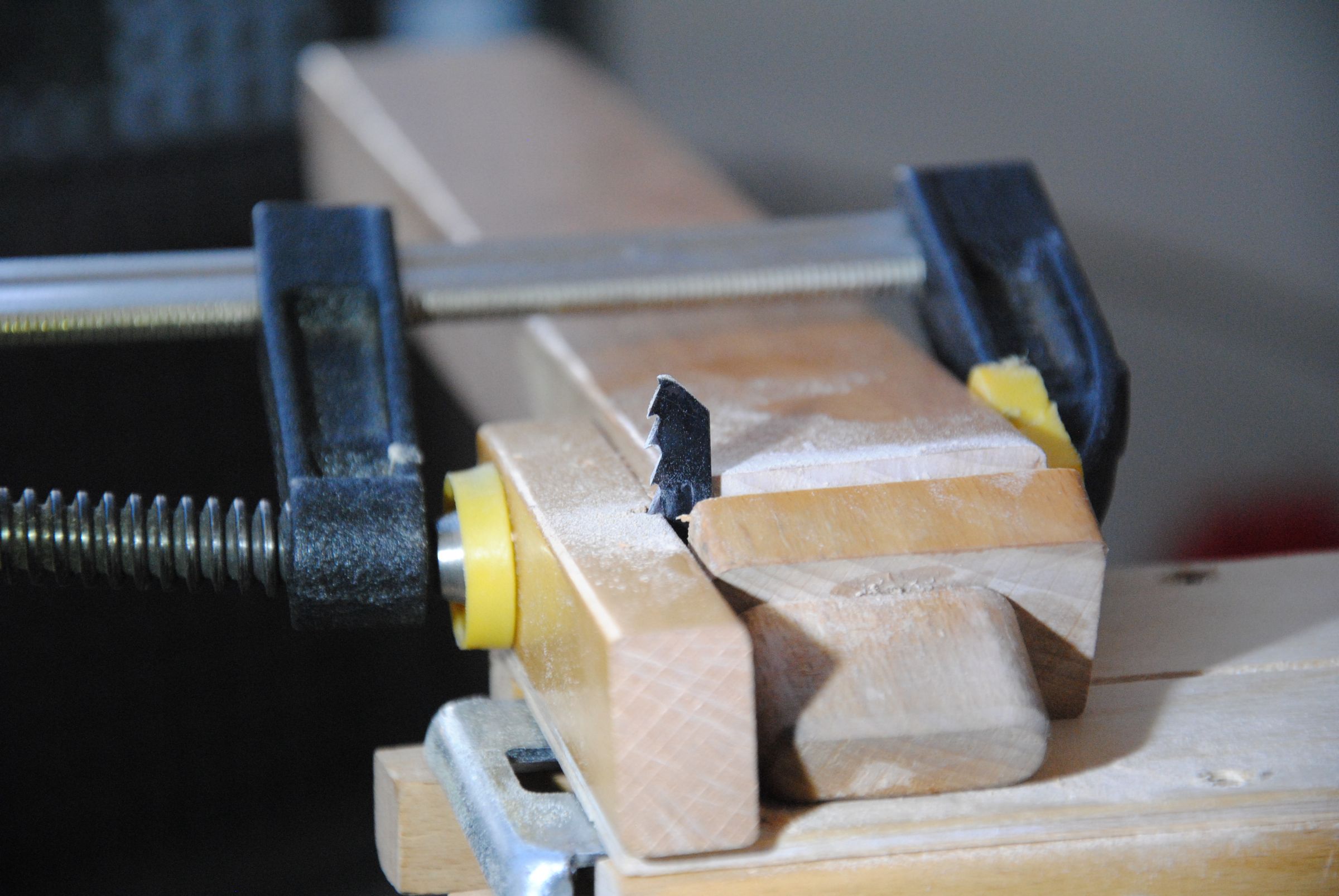 DIY Jigsaw Crosscut Sled Perfect Jigsaw Cuts Every Single Time! 8