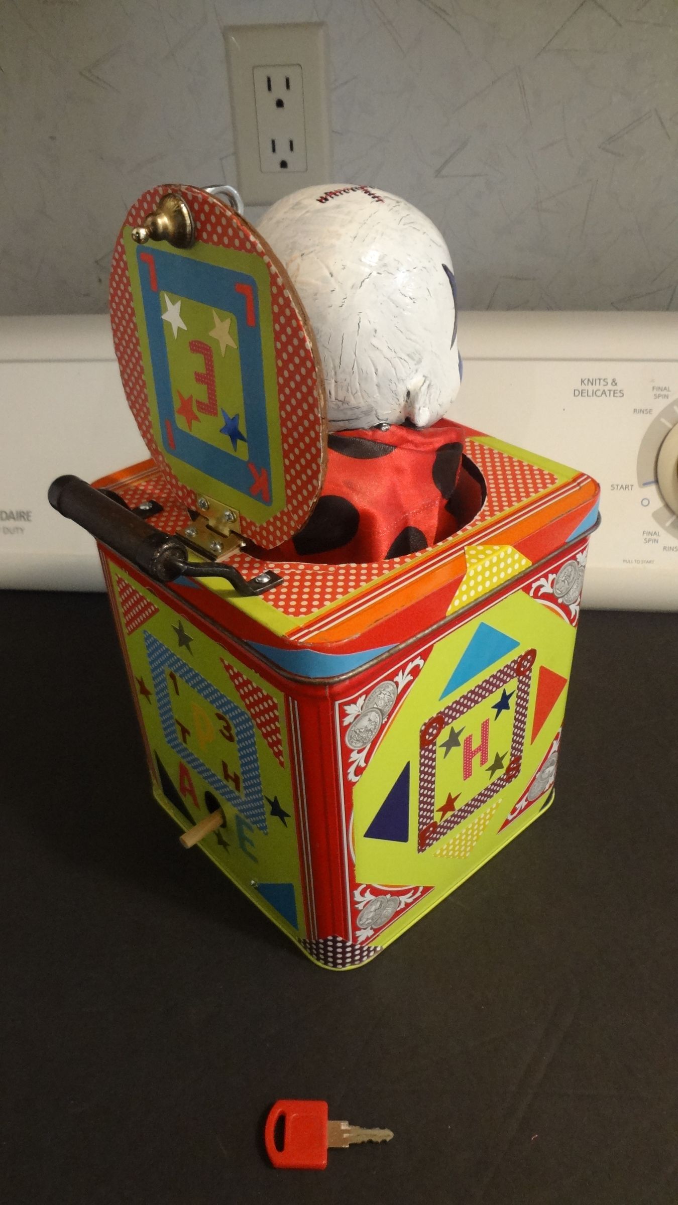 Fright Box Candee Dispenser. 12 Steps (with Pictures) Instructables