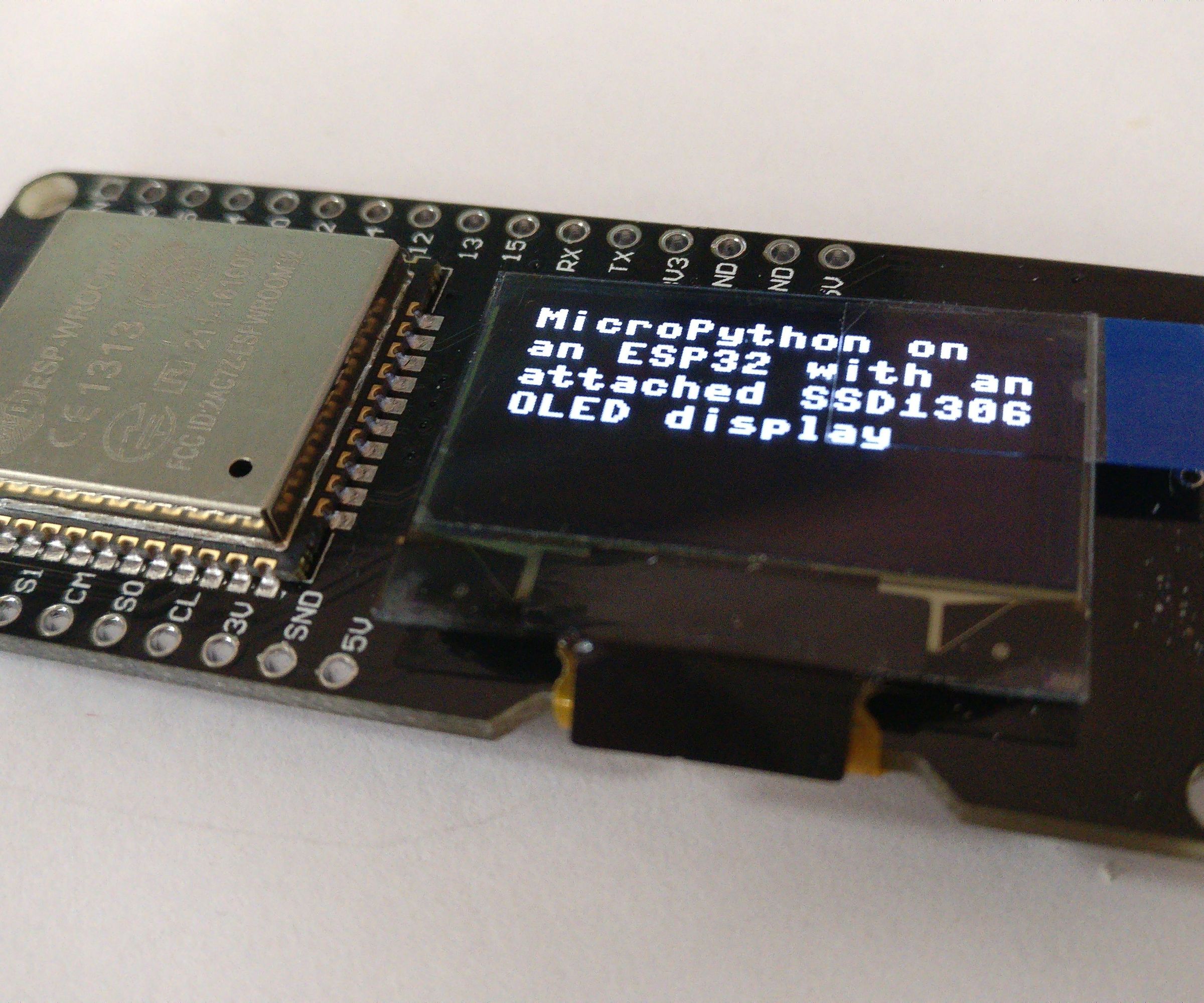 MicroPython on an ESP32 Board With Integrated SSD1306 OLED Display (WEMOS/Lolin)