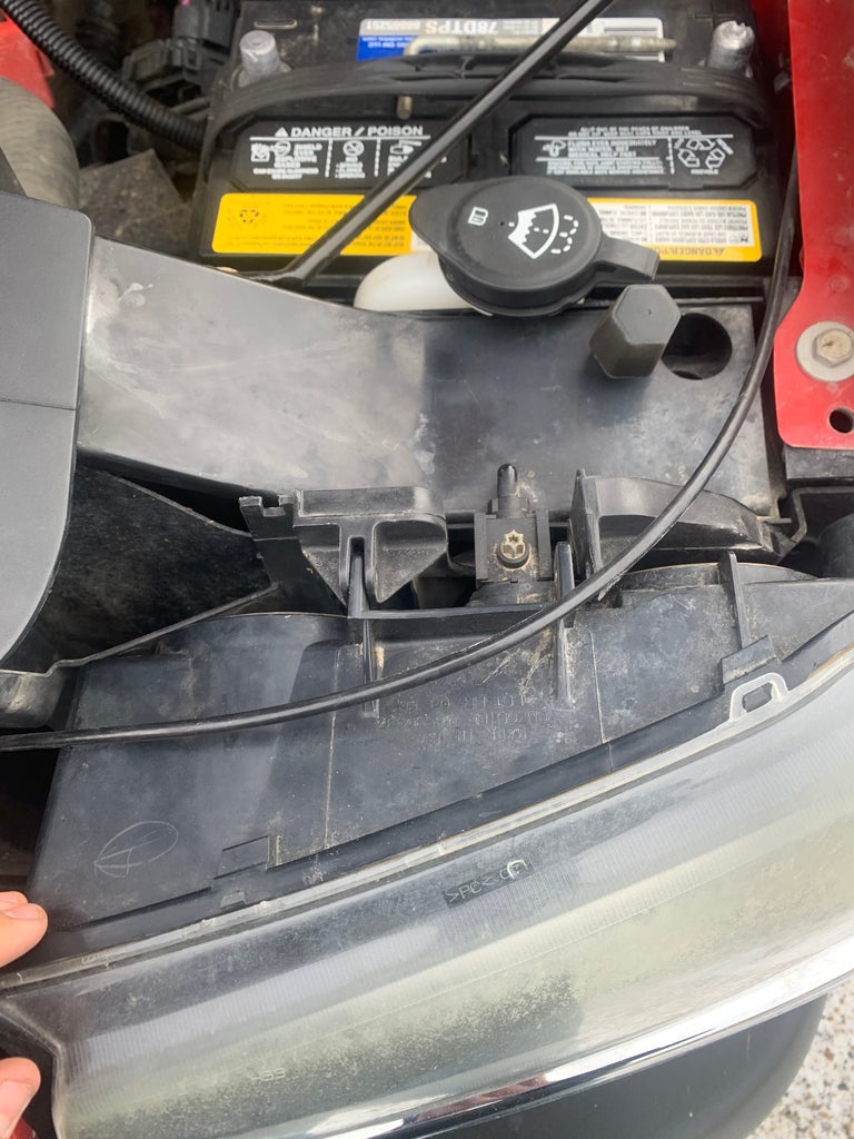 Replacing Headlight Bulb 2005 Silverado : 6 Steps - Instructables