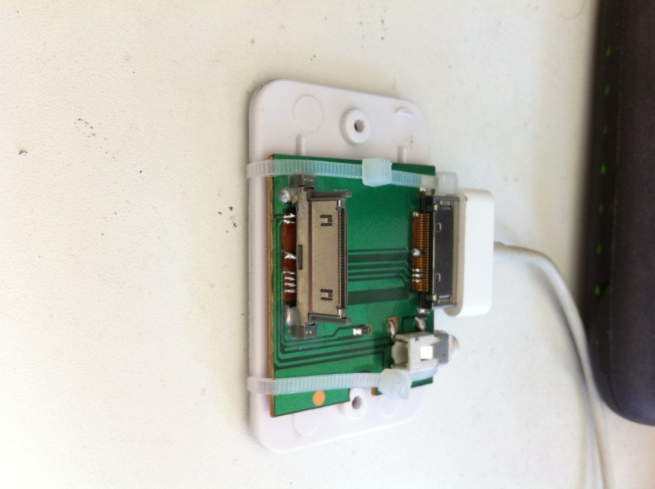 Charging dock for iPhones with big cases