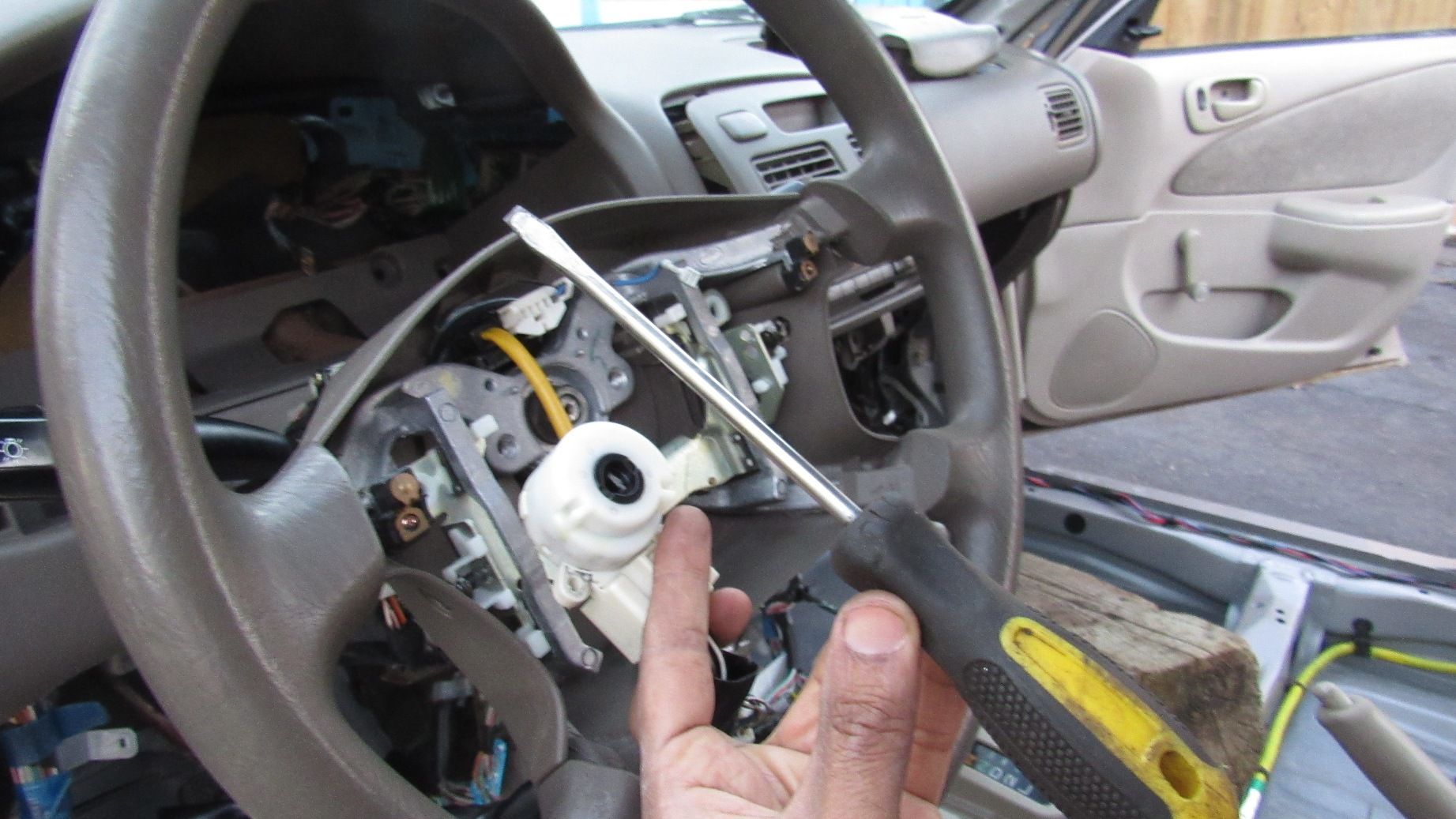 How to Hotwire Your Car : 5 Steps (with Pictures) - Instructables