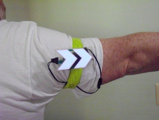 Automatic Bicycle Hand-signal-triggered Indicator Light