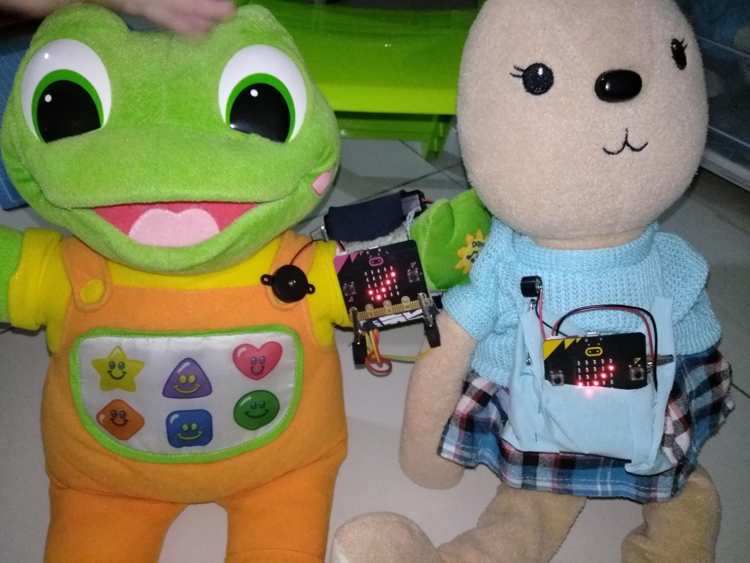 Watch Your Kid Using Radio of Micro:bit 