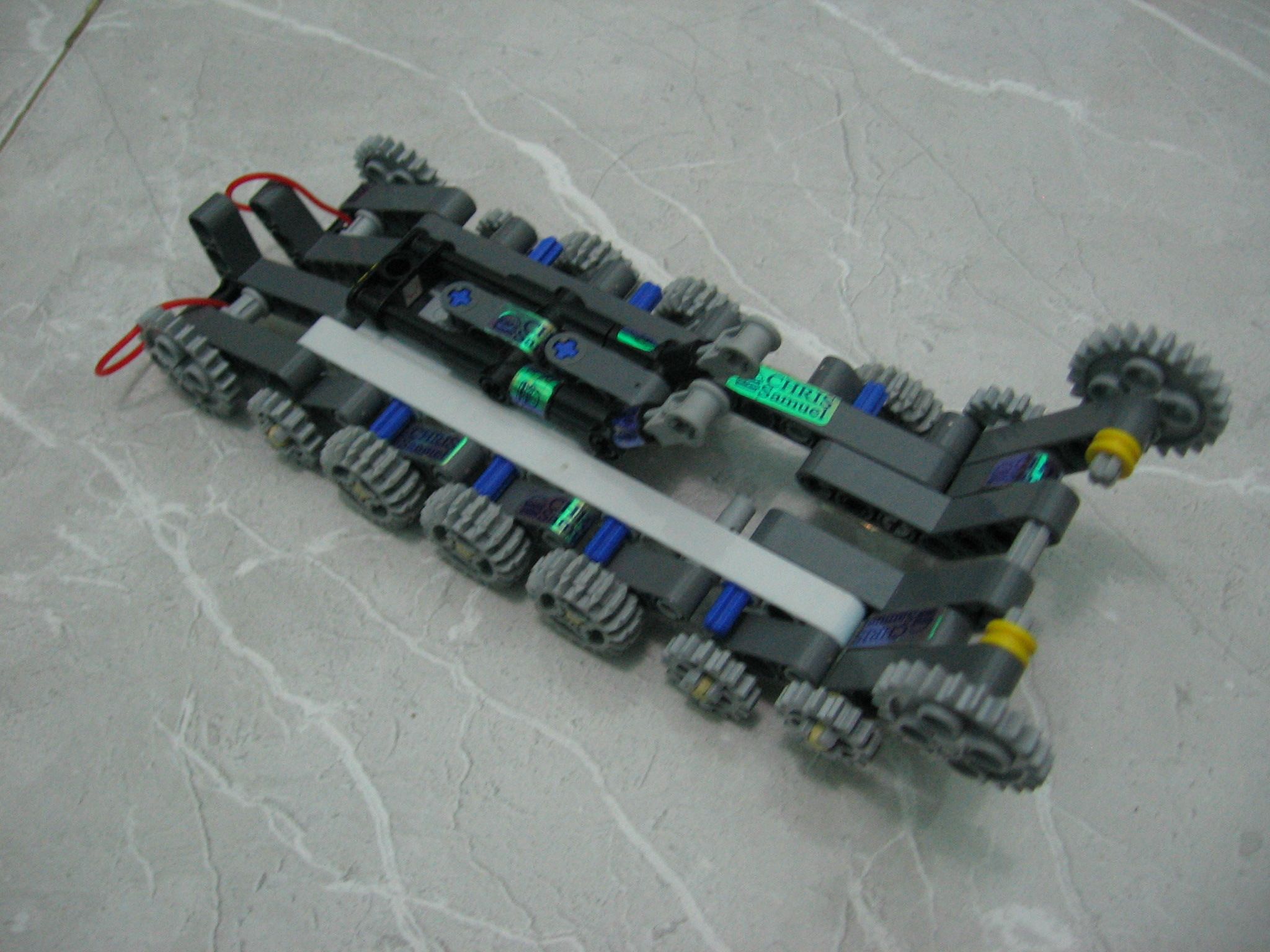 How to make a simple tank toy using LEGO