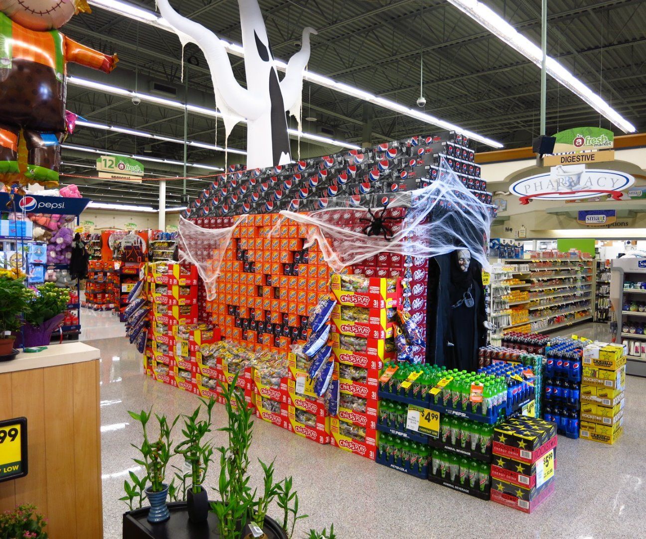 Haunted House With Fog Machine.  Creative Display Decoration, Mean Pumpkin and Ghosts Prop.