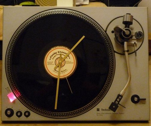 Vintage Vinyle Turntable Clock