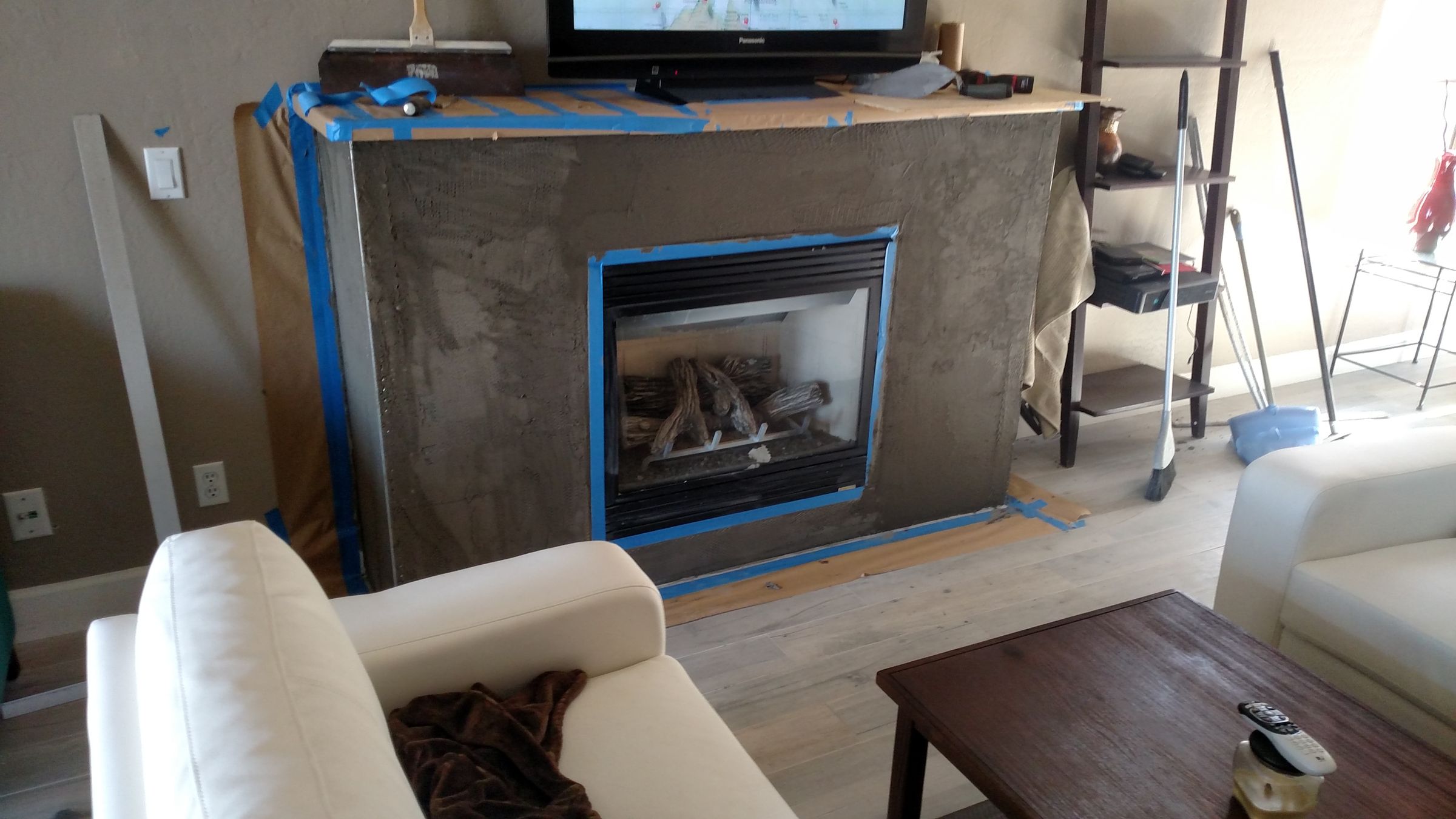 Smooth Concrete Look Fireplace Refinish. 5 Steps (with Pictures