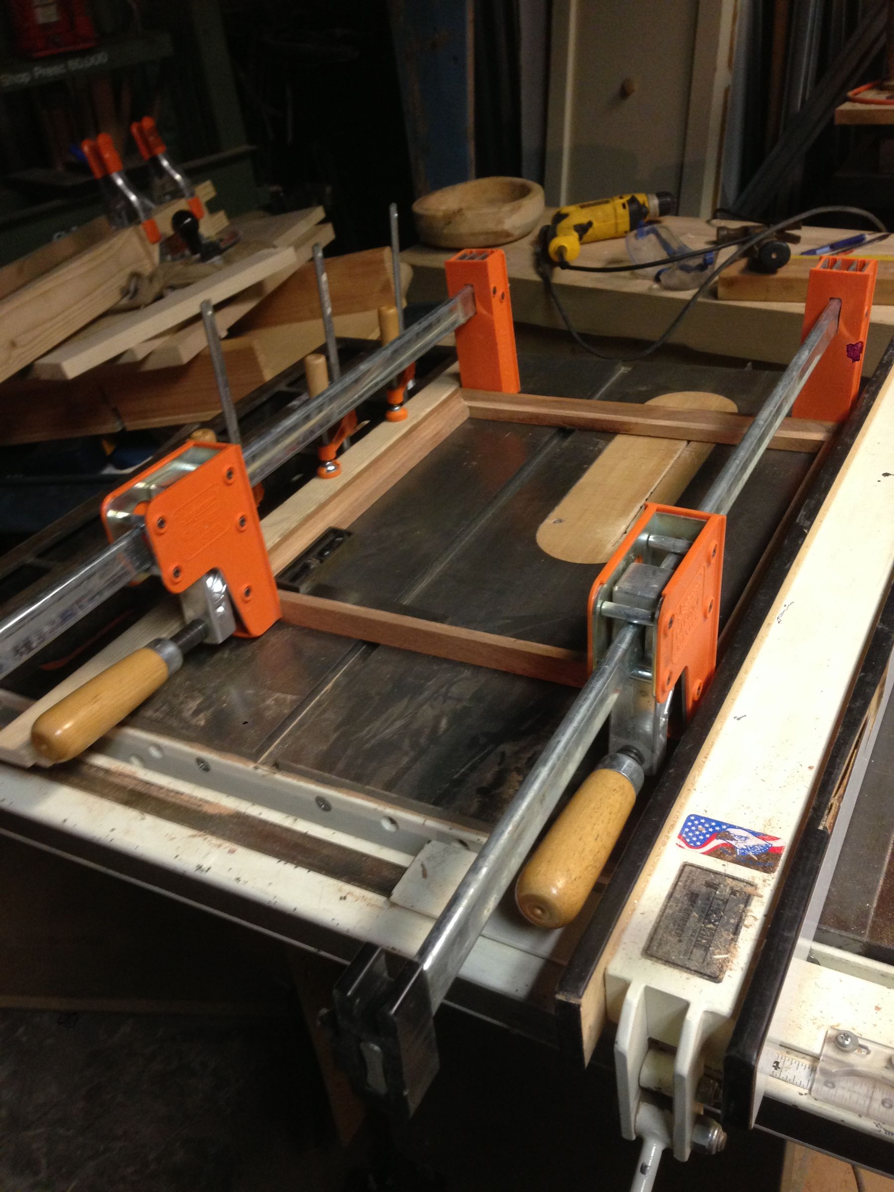 Easily assemble miter joints without jigs