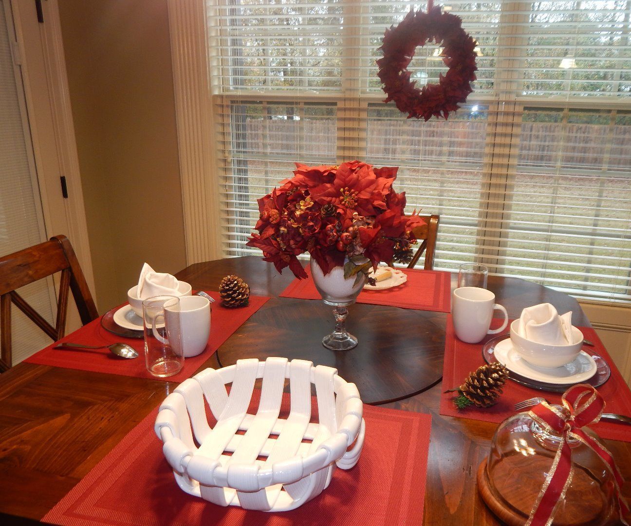 Last Minute Christmas Breakfast Table &  Red Decor