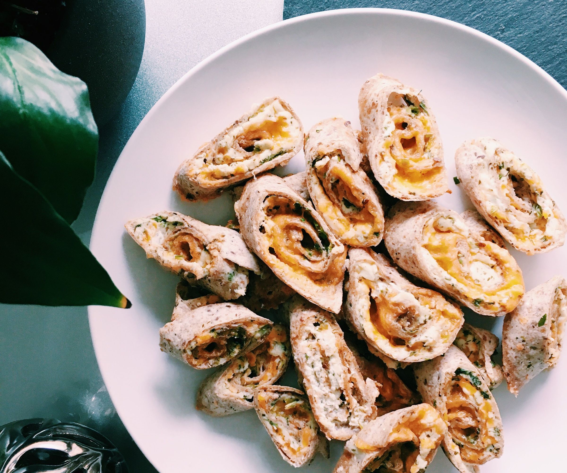 RECIPE | CHEESY CHIVE PINWHEELS