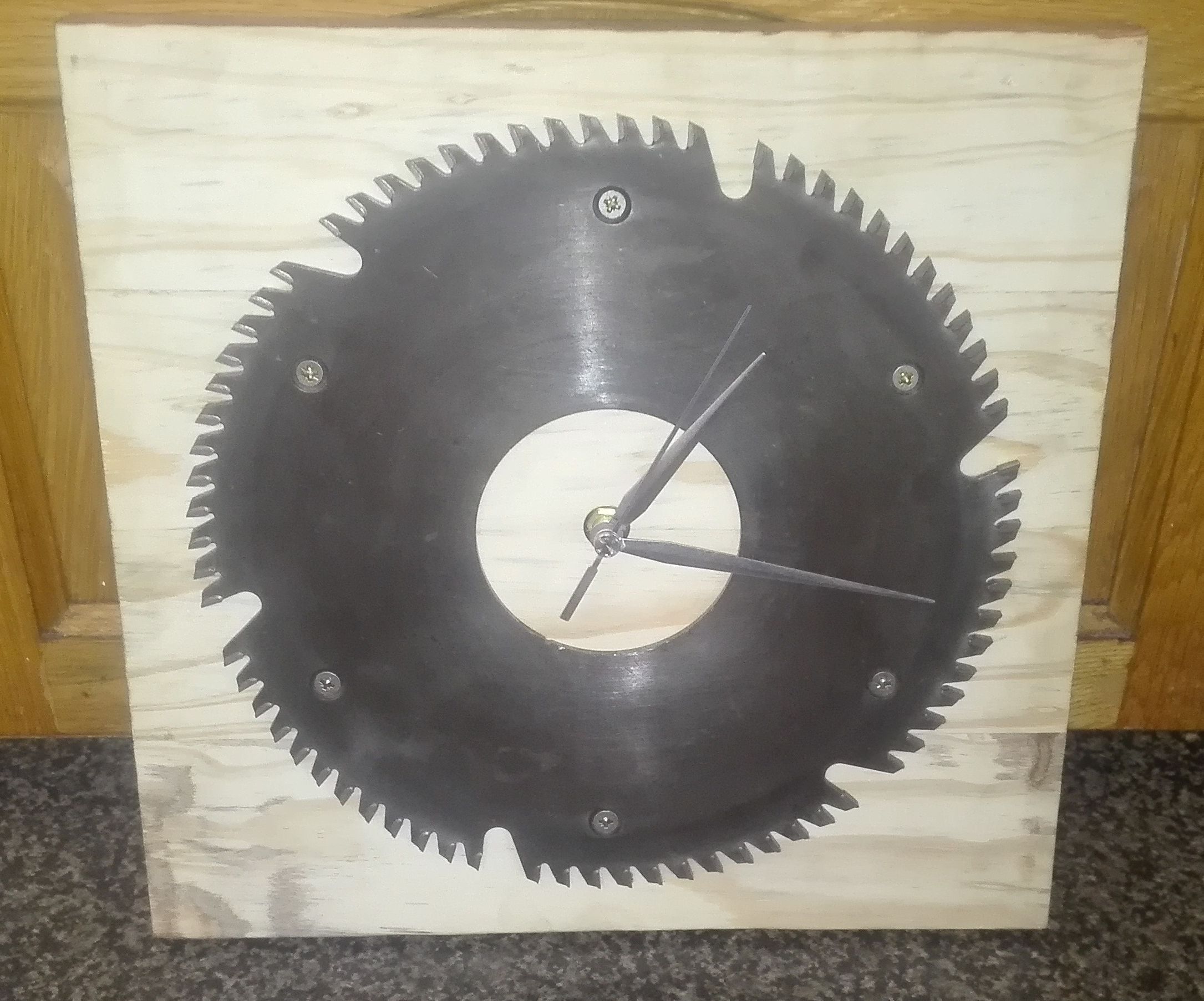 Upcycled Table Saw Clock