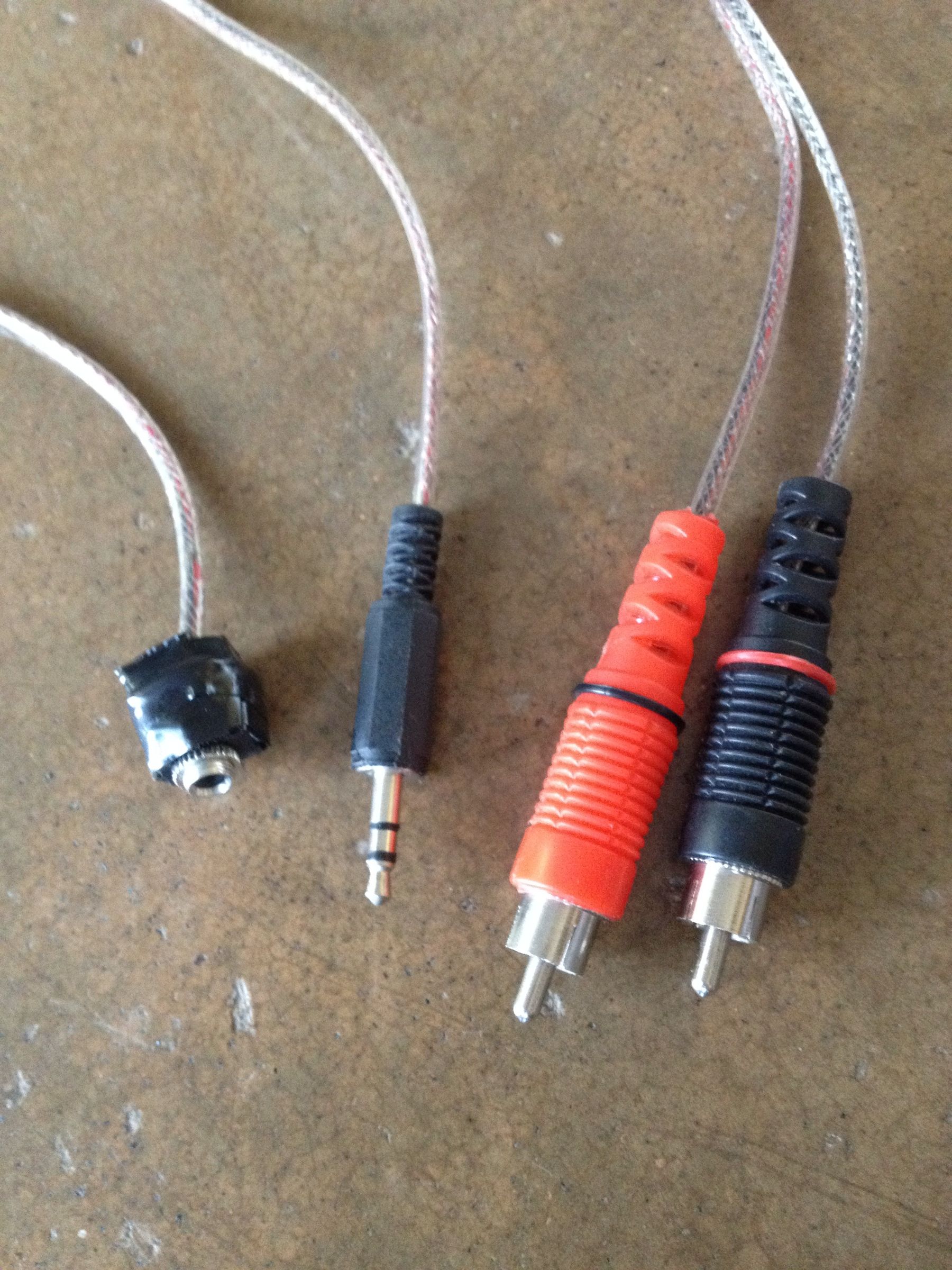 DIY Audio Signal Patch Cable for Two Amplifiers