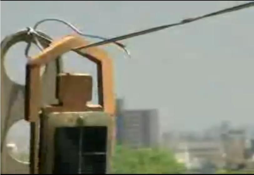 Robot Toy That Can Shimmy on a Rope