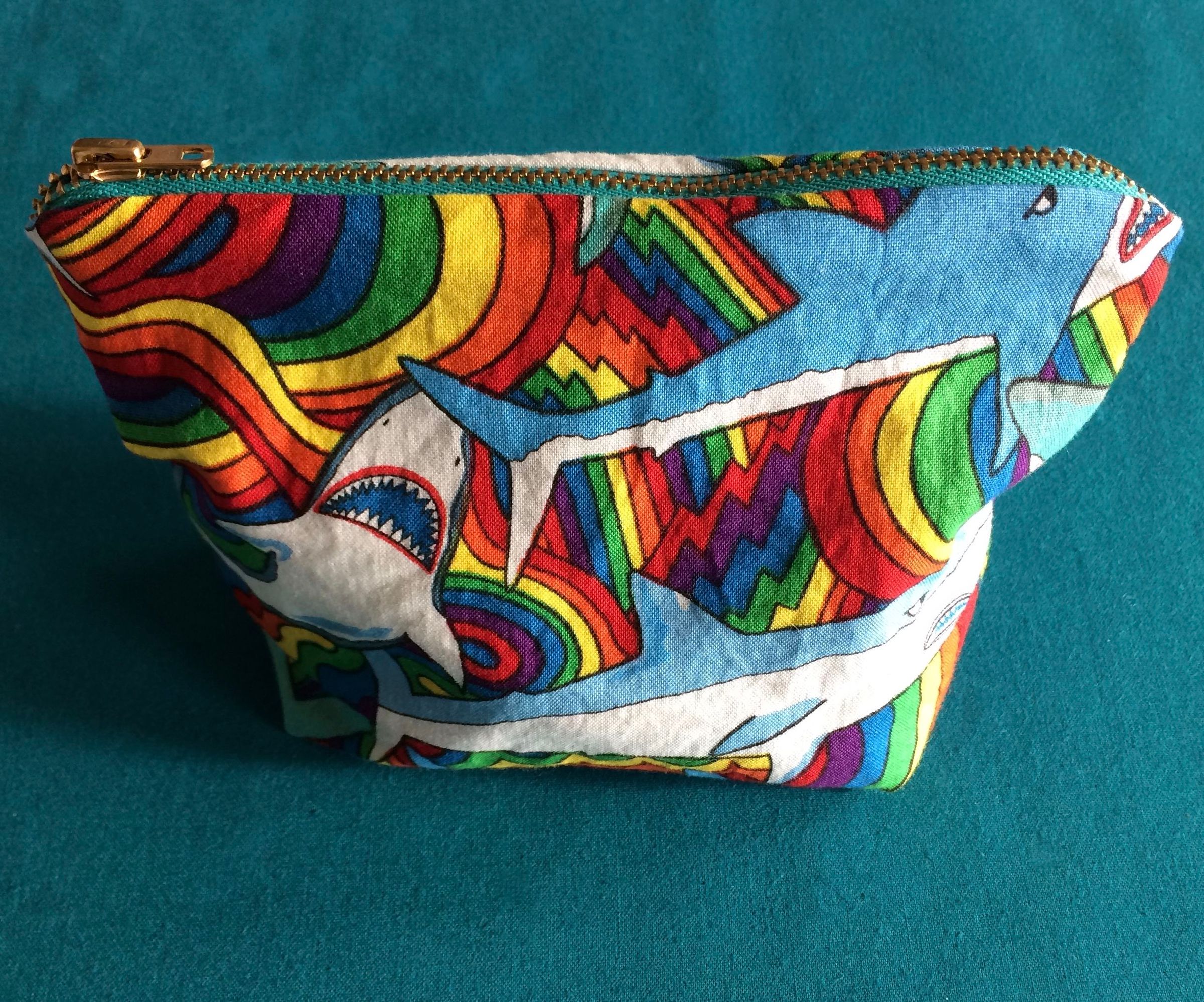 Zipper Pouch With Square Bottom and Lining