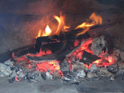 Cooking in a Wood Fired Oven 1 - Fire Control