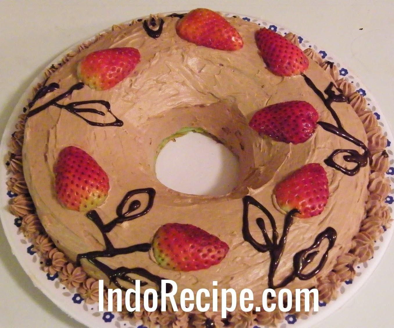 Screwpine Cake With Chocolate Buttercream (Pandan Cake)
