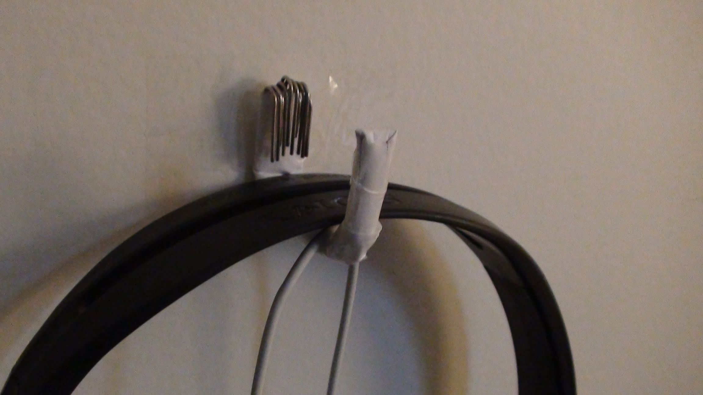 Simple Easy Earphone, Headphone Holder