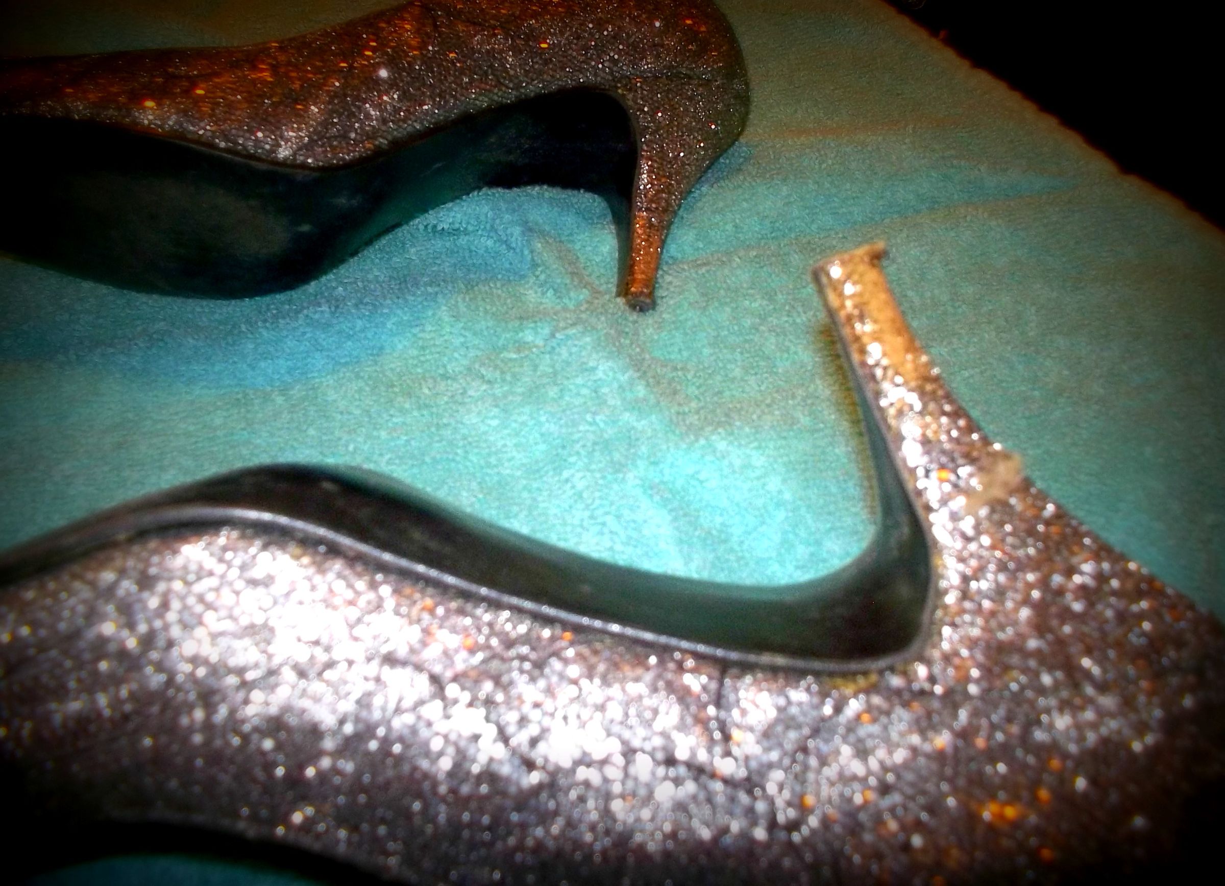 How to Fit a Pair of High Heels With Sugru - Self-setting Rubber