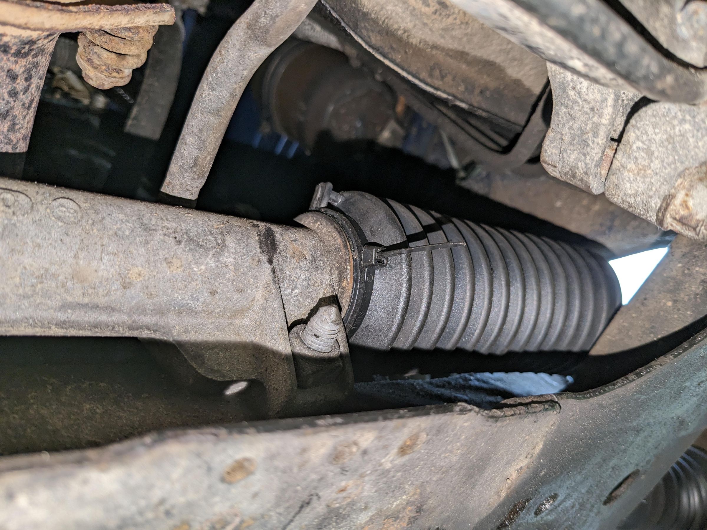 Replacing Steering Rack Boots on a Peugeot 205 5 Steps (with Pictures