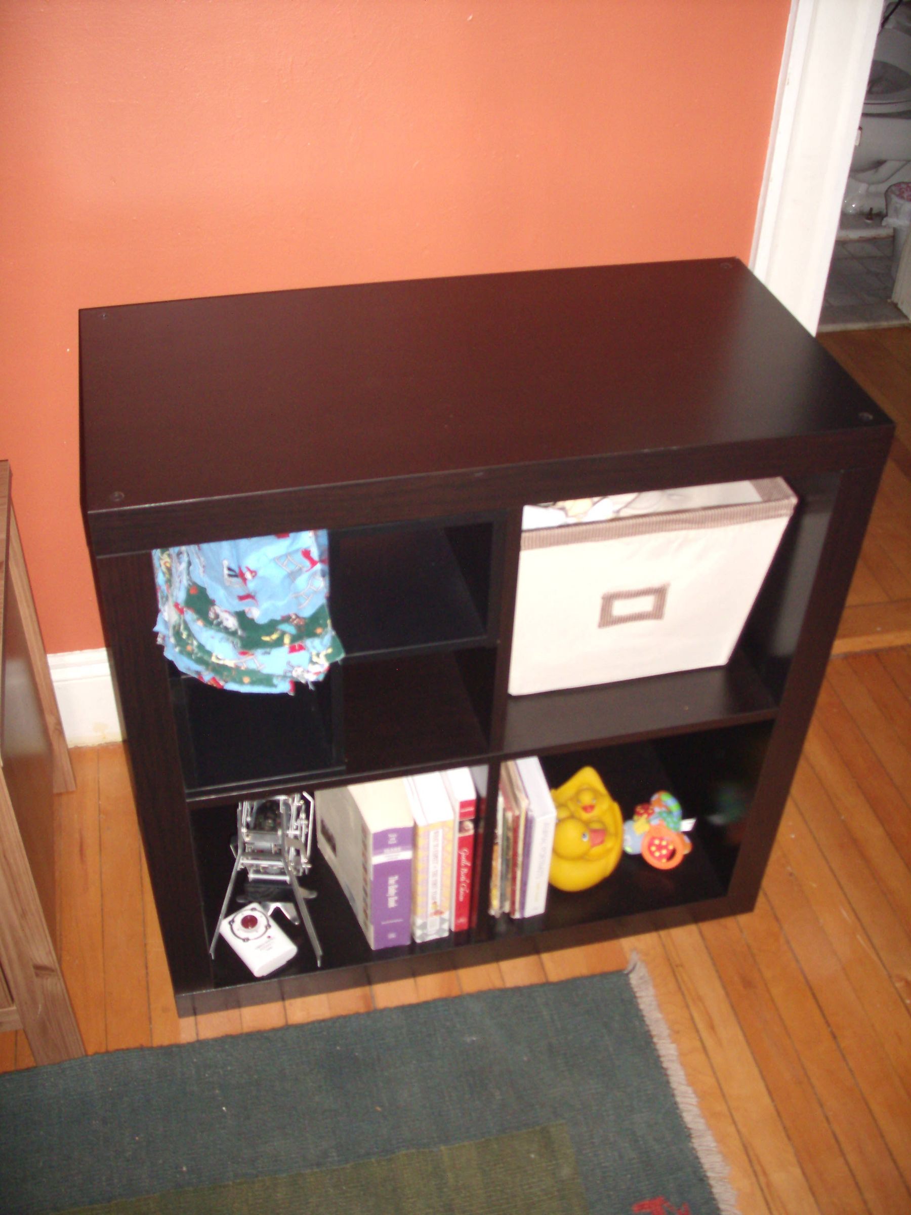 Baby Changing Tray That Fits on Top of a Bookshelf 7 Steps