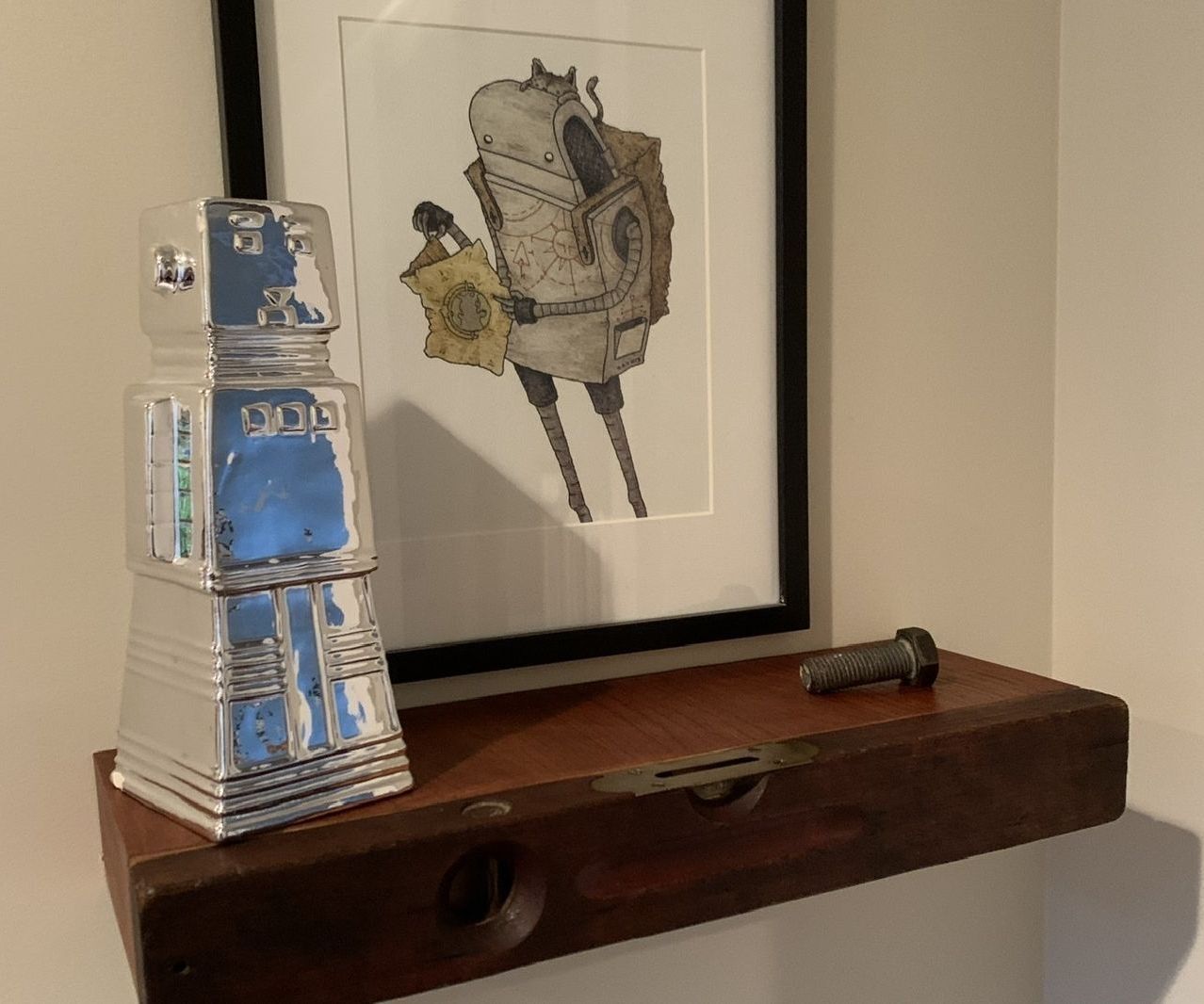 A Level Shelf - an Easy-to-Make Floating Shelf Made From a Vintage Level