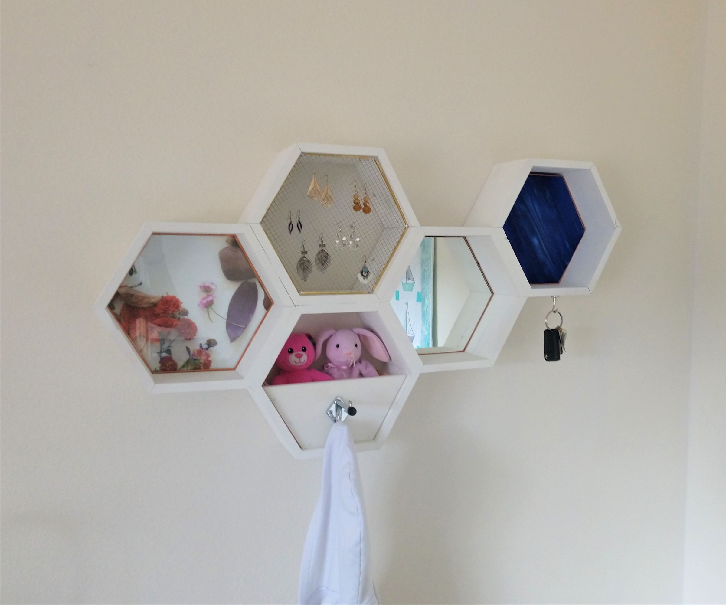 Hexagon Shelves With Magnetic Accessories
