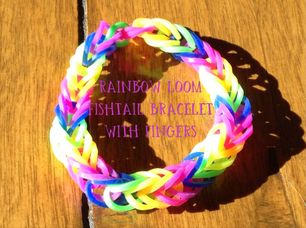 Rainbow Loom Fishtail on Your Fingers