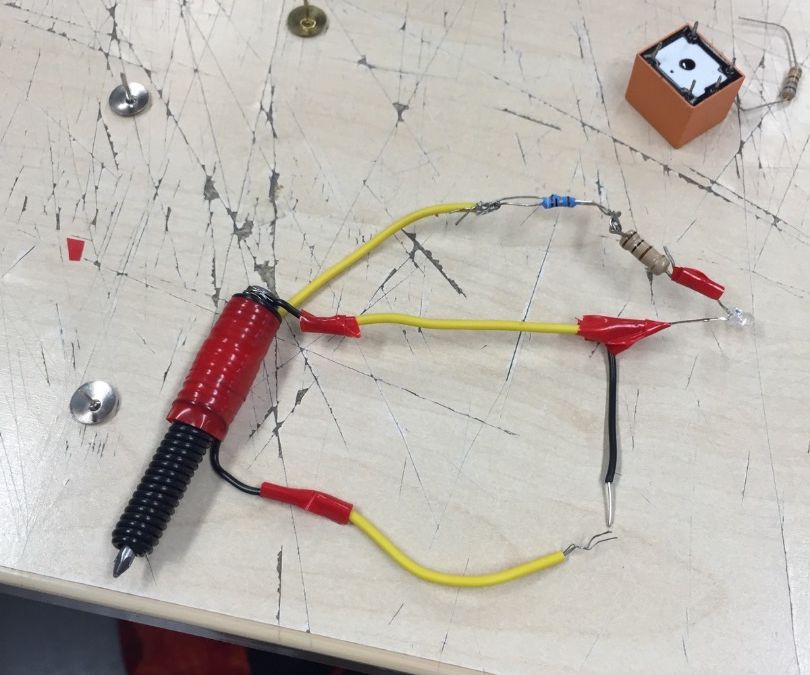 Relevador con Electroimán