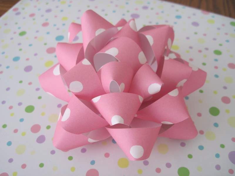 How to Make a Gift Wrapping Bow!