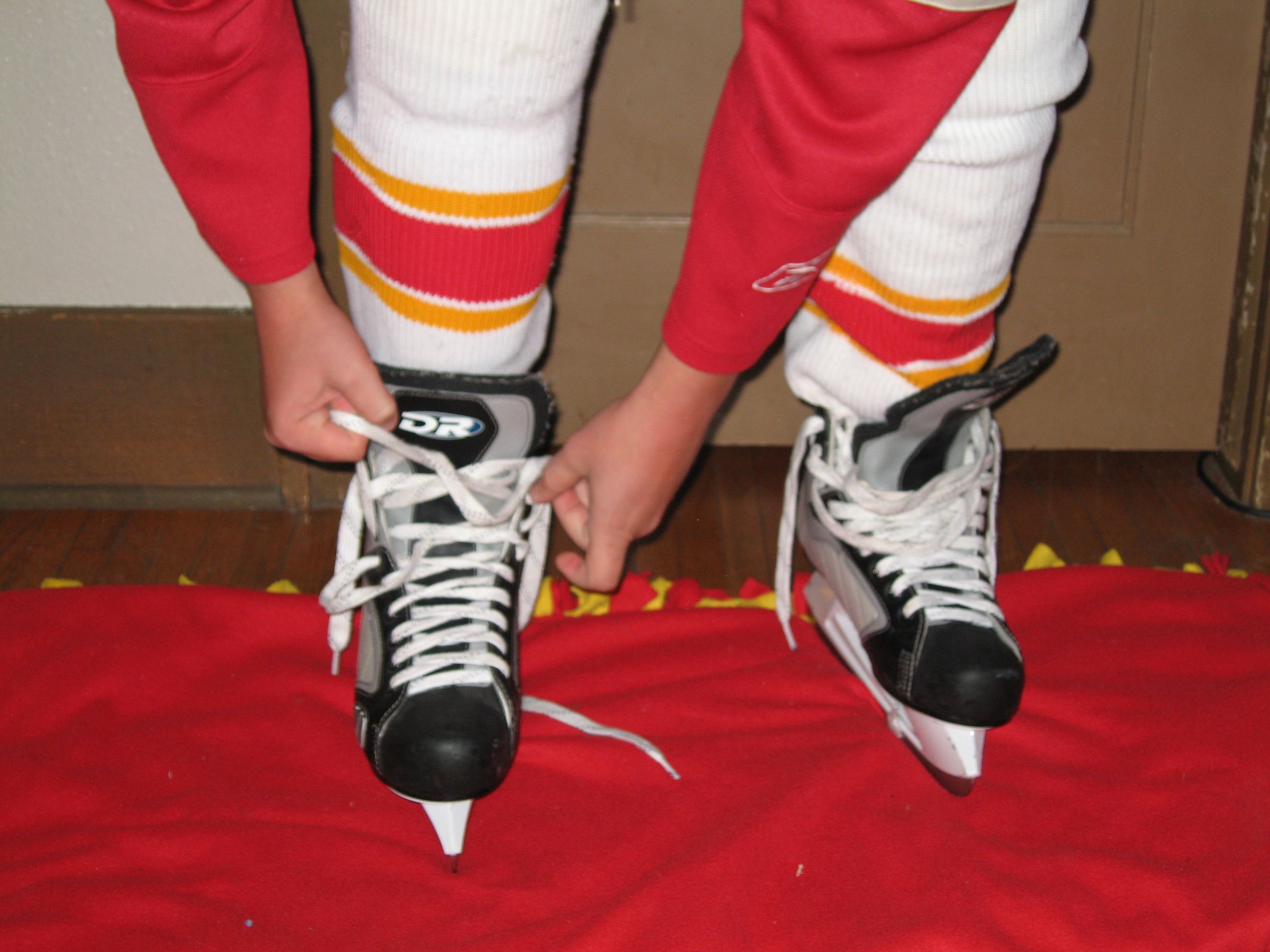 A How to Gearing Up for Hockey 10 Steps (with Pictures) Instructables