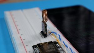 LoRa Distance Testing With RYLR998 in Open Field - Amazing Results!