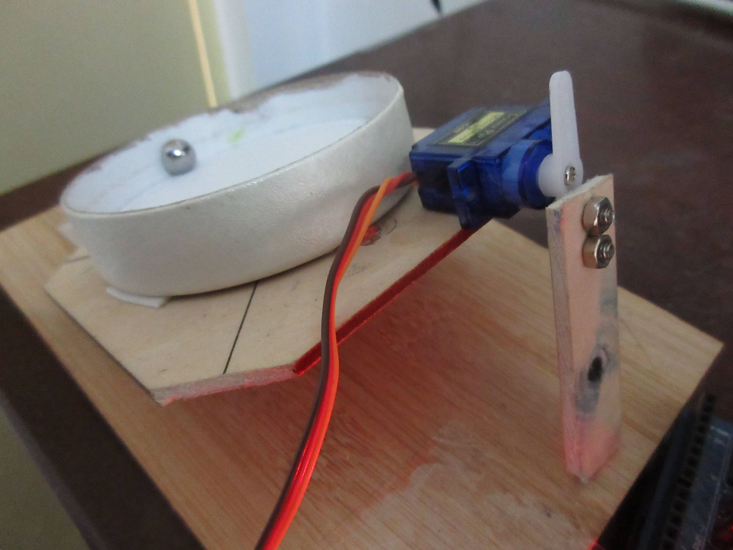 Automated Ball Roller With Arduino and One Servo : 3 Steps - Instructables