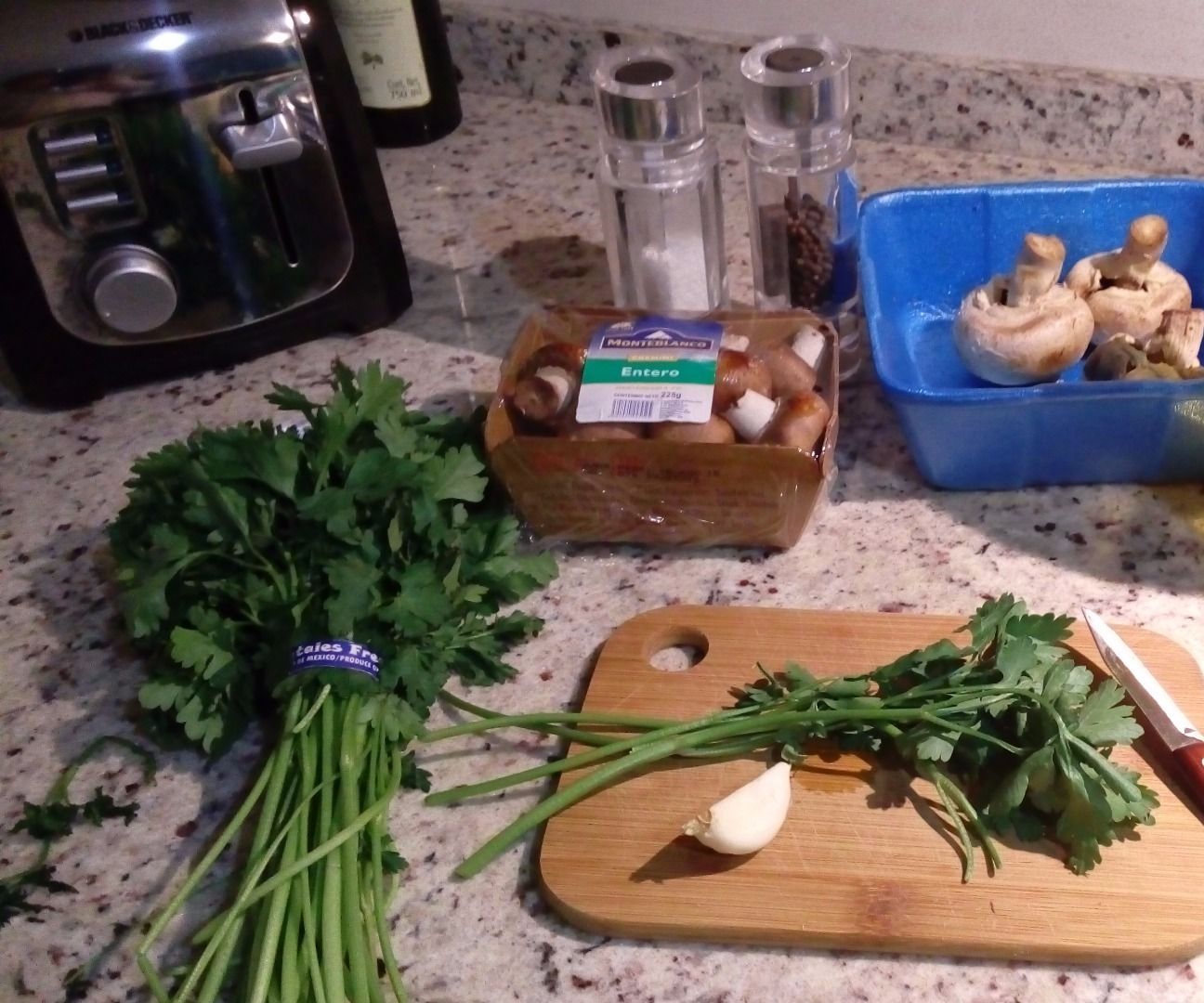 Champiñones Al Cilantro // Mushrooms and Coriander