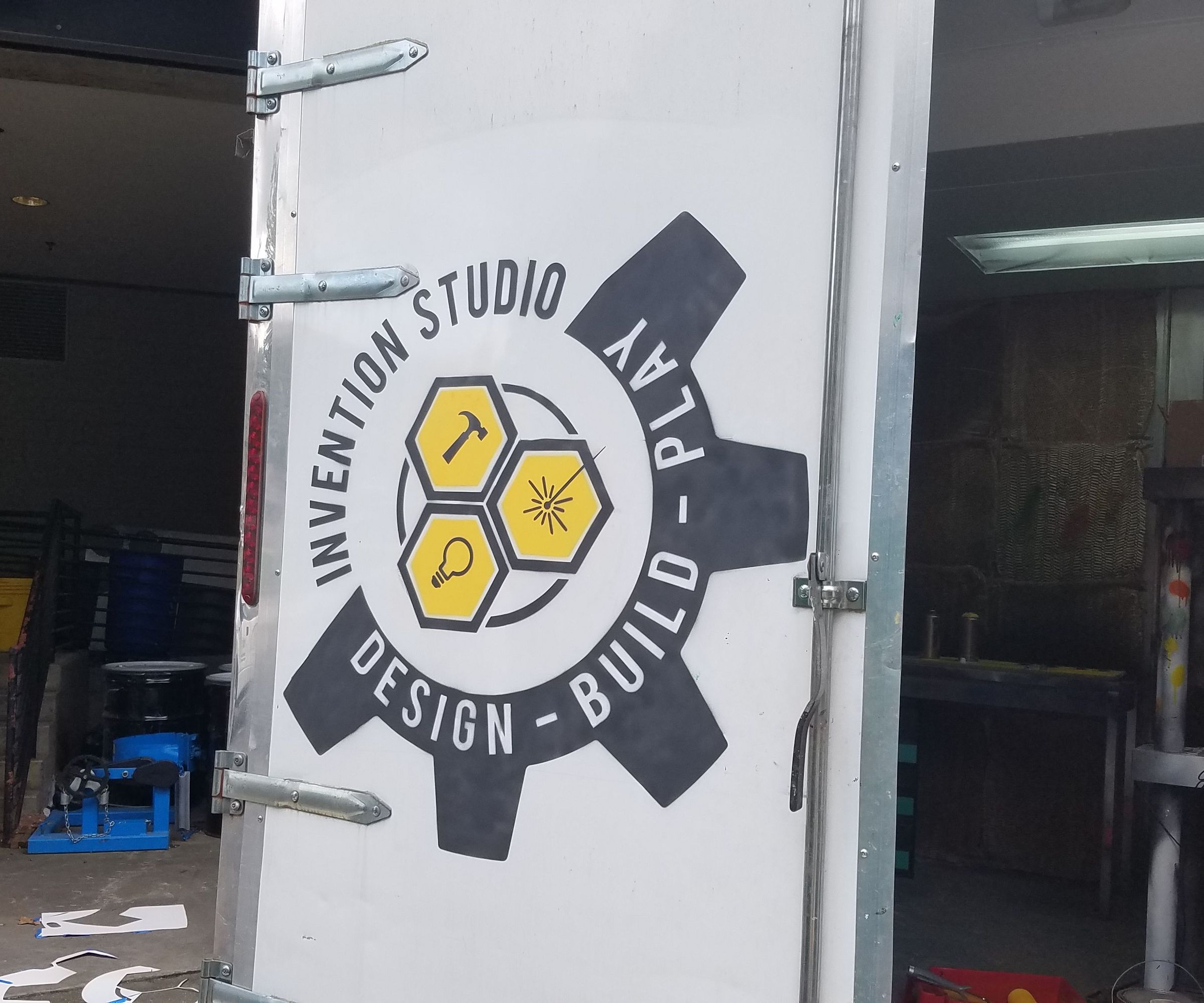 Paint a Logo on a Utility Trailer