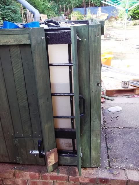 Cladding a 1000 Ltr/250 Gallon IBC Water Tank : 3 Steps (with Pictures ...