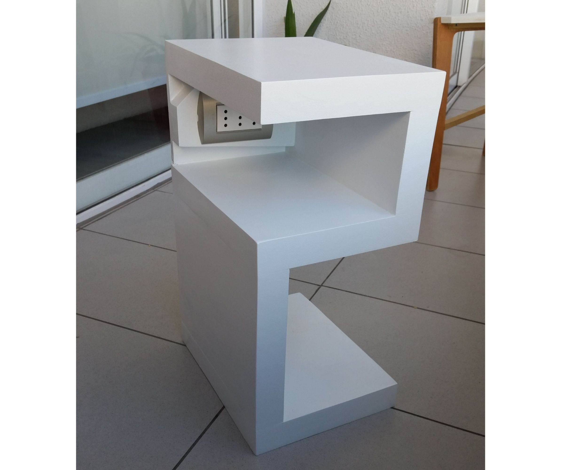 Velador / Bedside Table (Left)