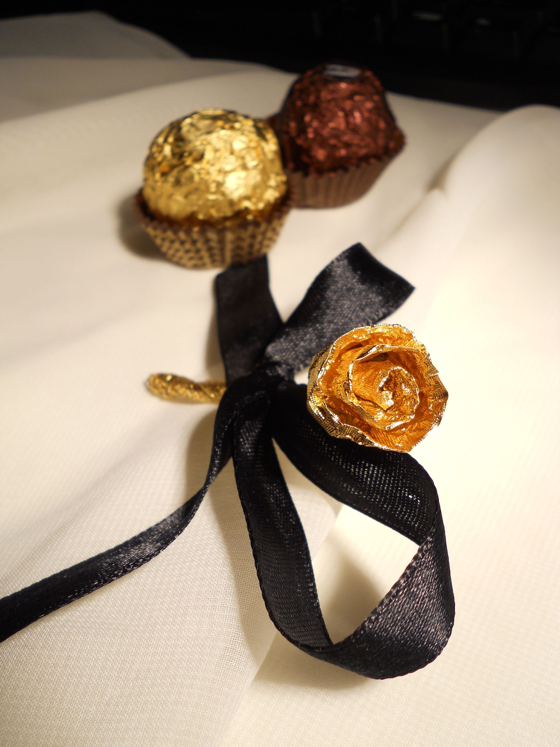 How to Make a Rose Out of Chocolate Wrapper