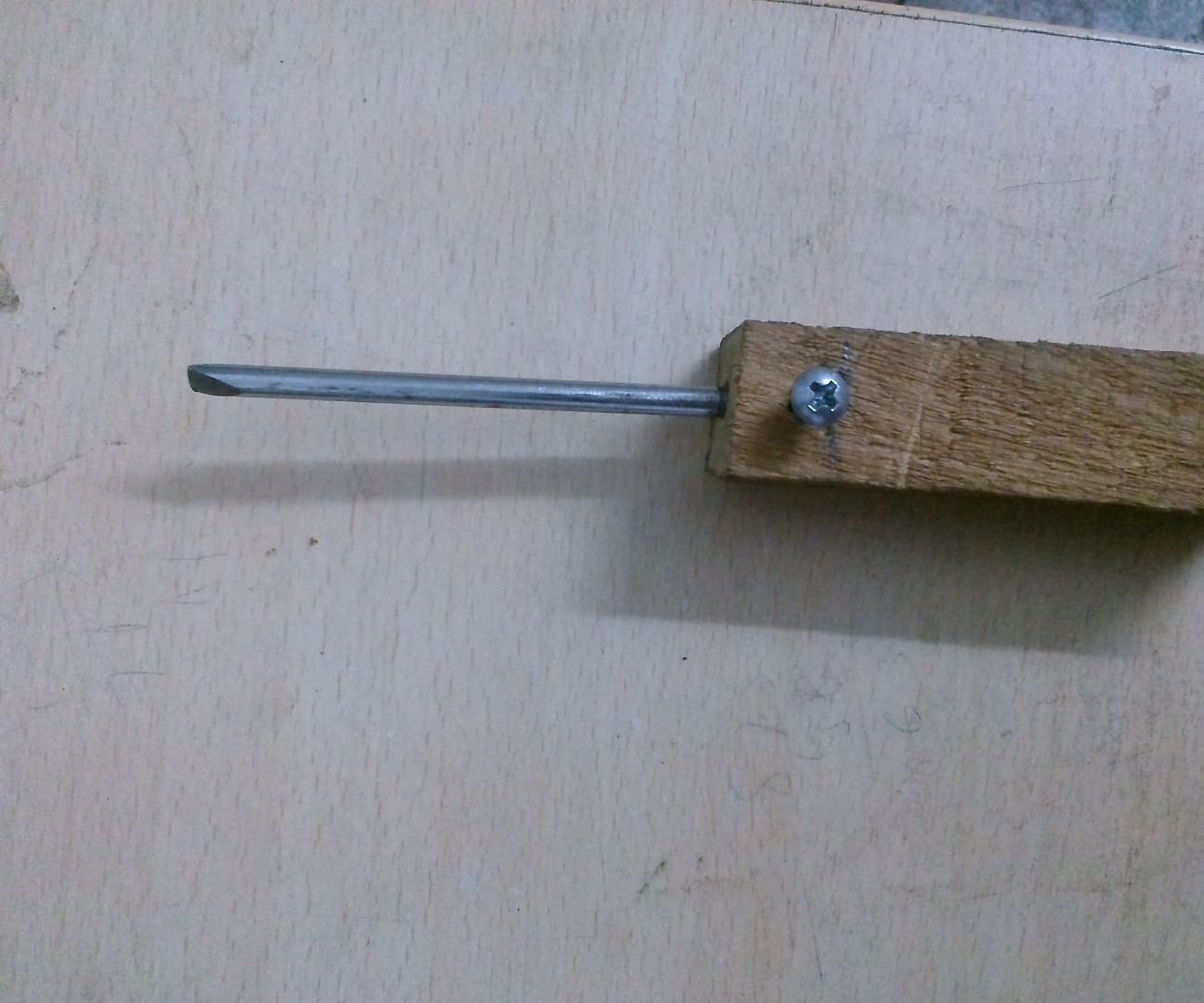 Make a SCREW DRIVER From Scrap