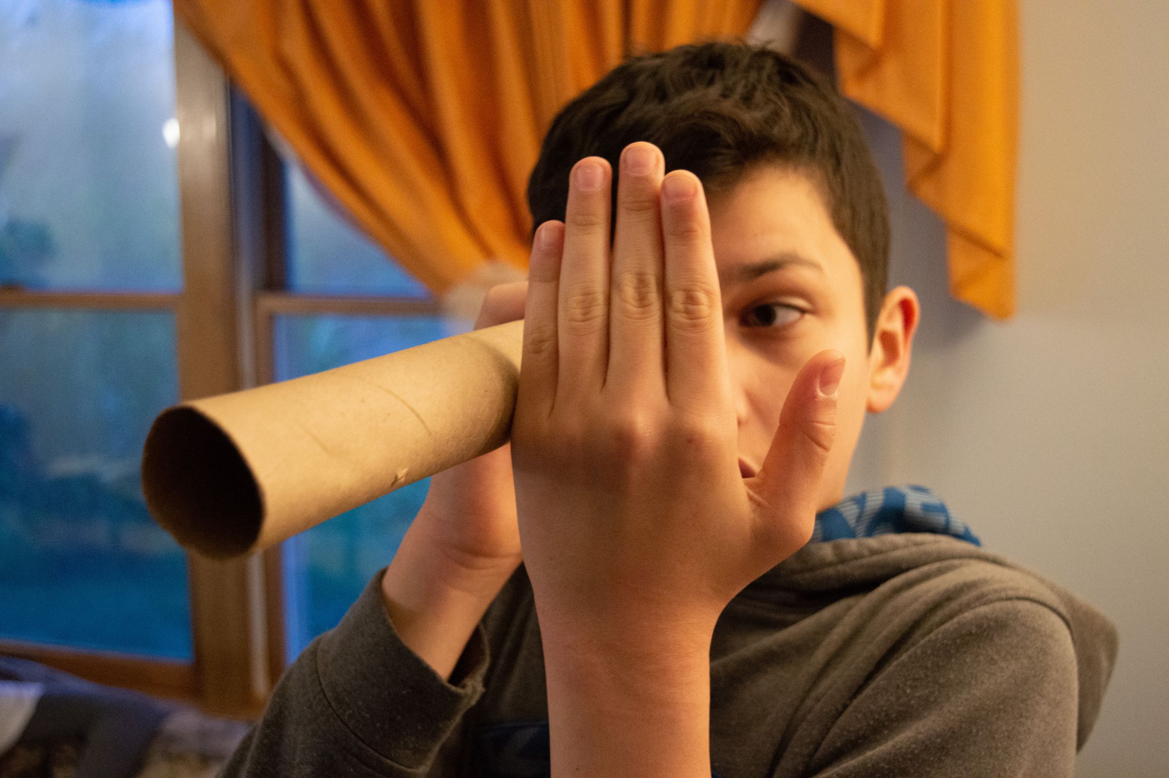 Hole in Your Hand Illusion 4 Steps (with Pictures) Instructables