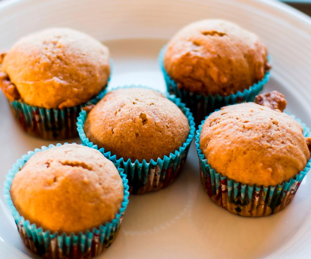 Easy Applesauce Muffins