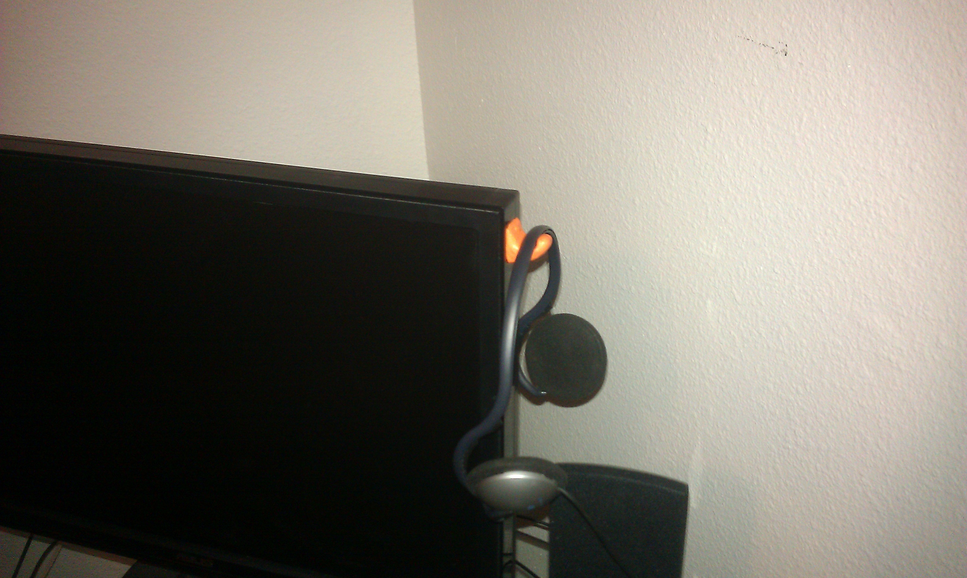 Sugru Monitor Headphones Hook