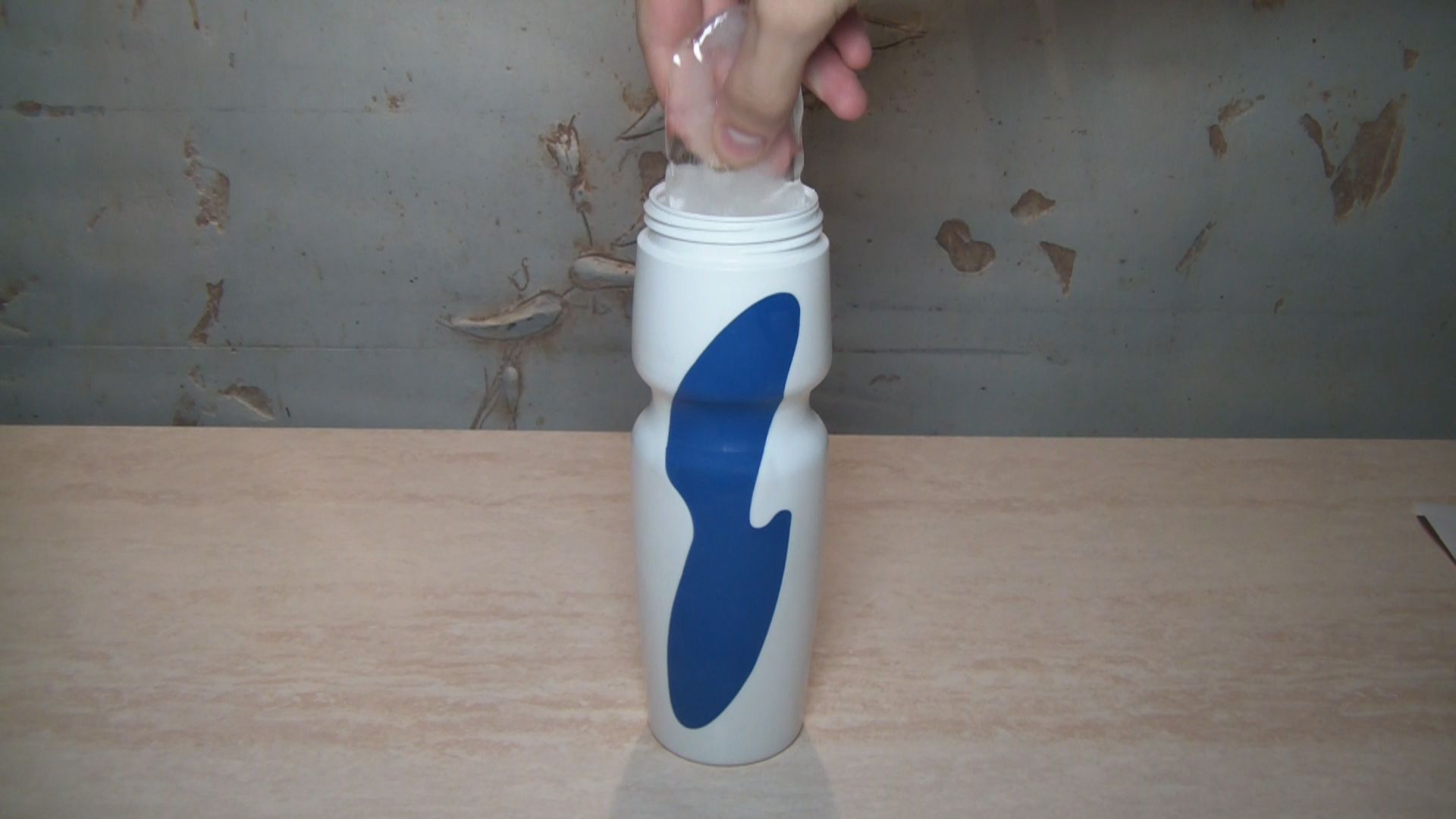 How to Make Stick Ice Cube for Water Bottle in Ziplock Bag 4 Steps