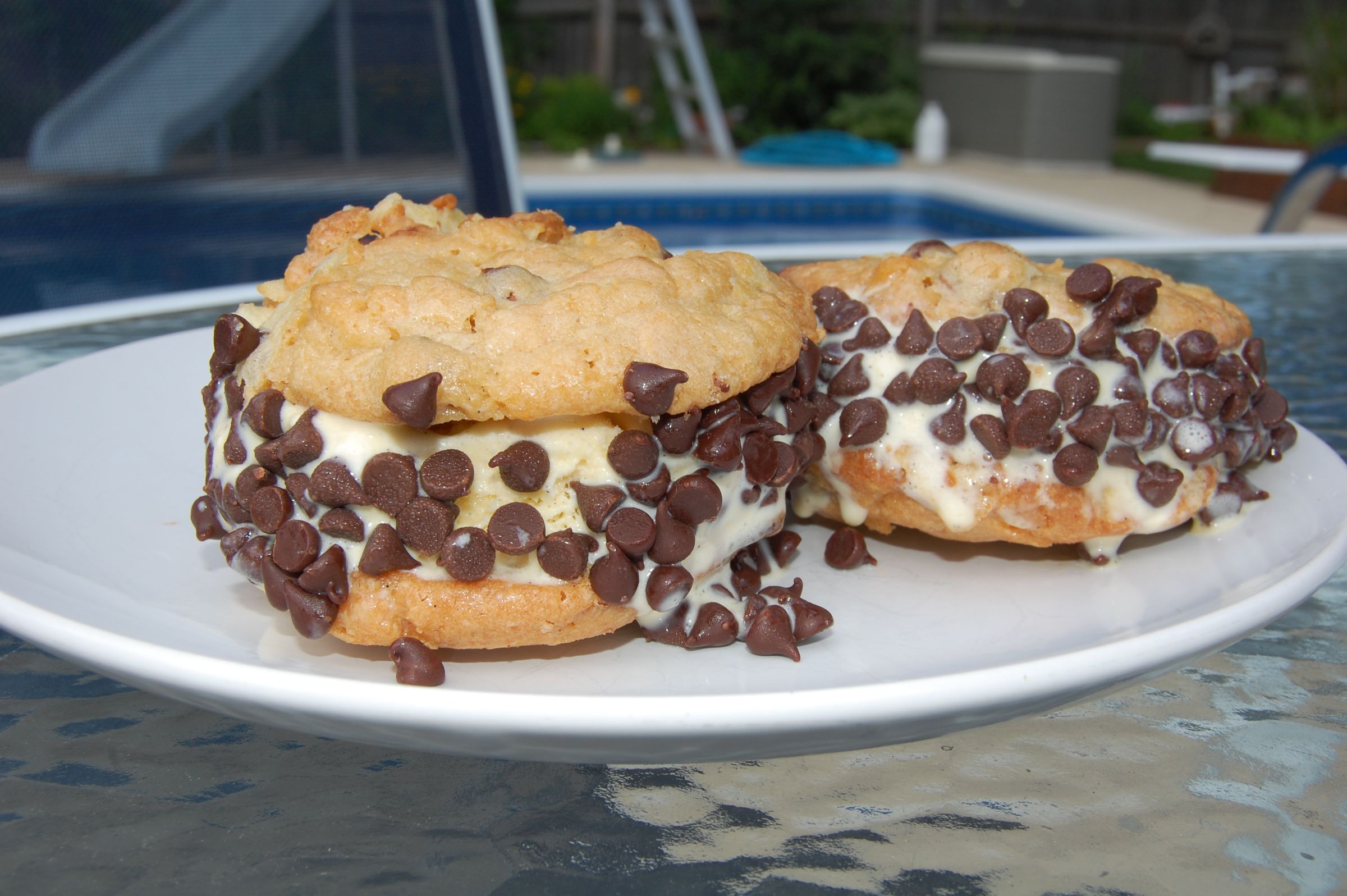 TripleChocolatePotatoChipIceCreamCookie Sandwiches!!! 6 Steps